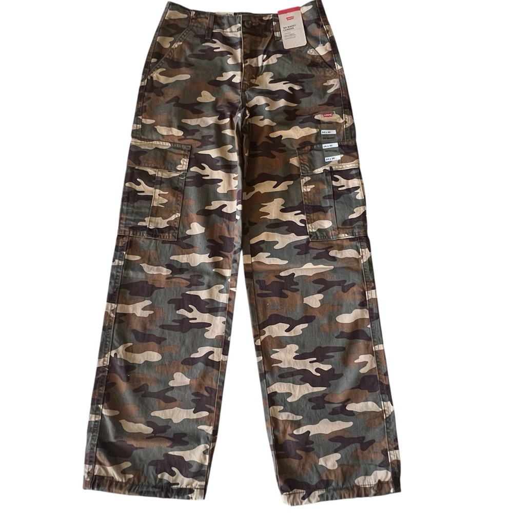 Levi’s ‘94 Baggy Cargo Pants in Camo Print 24x30 NWT